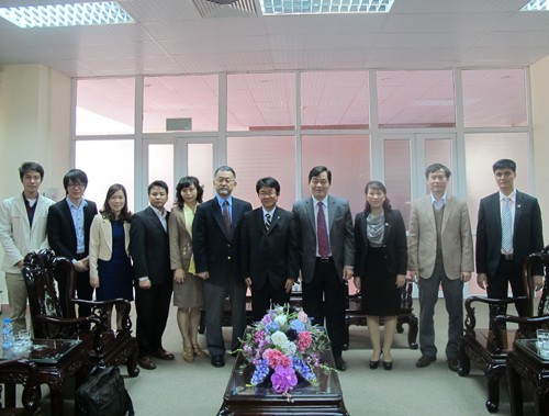DENSO Company donated books to Hanoi University of Industry