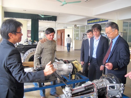 DENSO Company donated books to Hanoi University of Industry