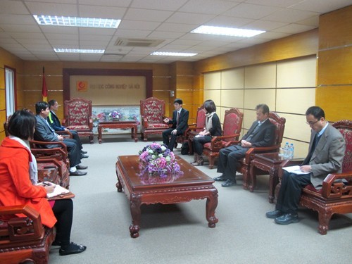 Senior Advisor of JICA Vietnam visited and worked with Hanoi University of Industry