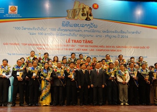 TS. Trần Đức Quý nhận Cúp vàng Top 100 Nhà quản lý tài đức Lào - Việt Nam - Campuchia năm 2013