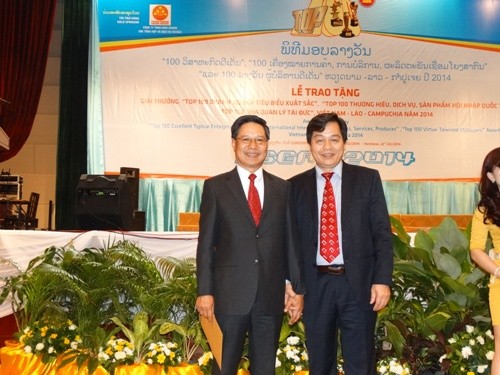 TS. Trần Đức Quý nhận Cúp vàng Top 100 Nhà quản lý tài đức Lào - Việt Nam - Campuchia năm 2013