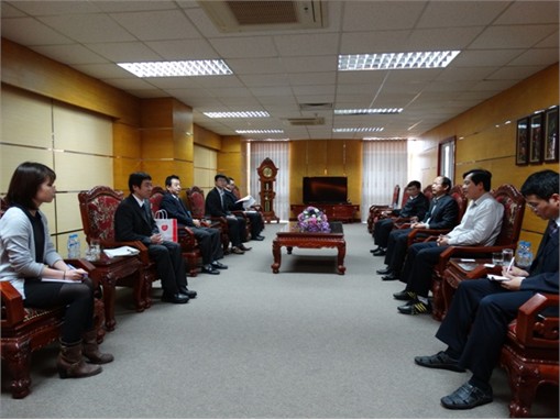 Chuyên gia ngắn hạn đến công tác tại trường