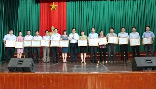 Hội nghị sinh hoạt Đảng bộ định kỳ 6 tháng đầu năm và khen thưởng Đảng viên xuất sắc