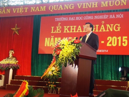 Bộ trưởng Phạm Vũ Luận dự khai giảng năm học mới 2014 -2015
