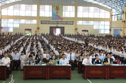 Bộ trưởng Phạm Vũ Luận dự khai giảng năm học mới 2014 - 2015