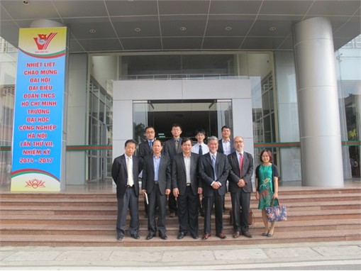 Giám đốc Bộ phận phát triển nguồn nhân lực - JICA (Tokyo) tới thăm Nhà trường