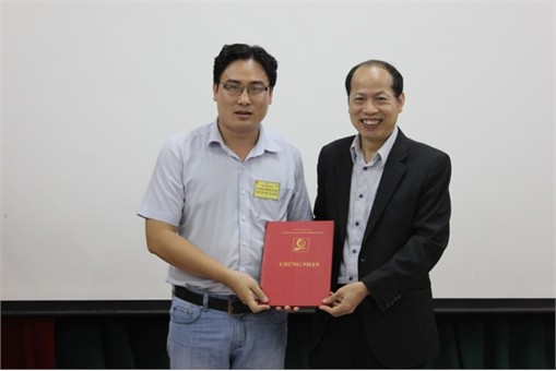 Bế giảng khóa đào tạo bồi dưỡng ứng dụng vi điều khiển vào điều khiển máy