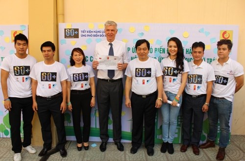 Đại học Công nghiệp Hà Nội hưởng ứng chiến dịch `Giờ trái đất xanh 2015`