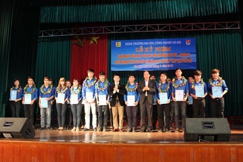 Kỷ niệm 84 năm Ngày thành lập Đoàn TNCS Hồ Chí Minh: Tuyên dương Bí thư Chi đoàn giỏi 2015 và tọa đàm Khát vọng tuổi trẻ