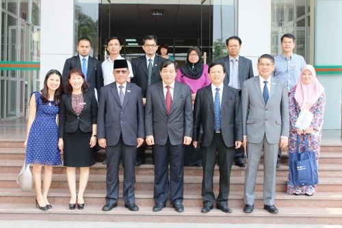 Brunei Deputy Minister of Education Pays a Visit to HaUI