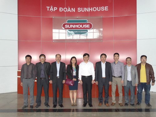 Đoàn công tác Nhà trường thăm và làm việc tại Công ty Cổ phần Tập đoàn Sunhouse