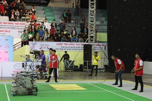 6 HaUI teams take part in the qualification round of Robocon Vietnam 2015 for the northern universities.