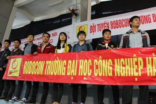 6 HaUI teams take part in the qualification round of Robocon Vietnam 2015 for the northern universities.