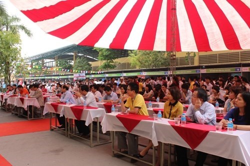 HaUI students attends 2015 Job Fair