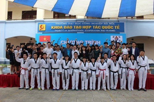 HaUI-Kijeon’s performances of art and culinary culture exchange