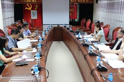 Delegation from Teikyo University visits and works at HaUI