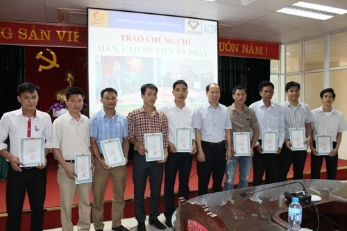 Delivering Certificate of National Skills, Certificate of Japan standard skills and Certificate of Recognition for Course Completion