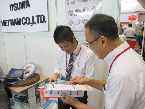 JICA Expert, HaUI and HVCT attends 6 th Vietnam-Japan Exhibition on Supporting Industries organized by JETRO in Ho Chi Minh City