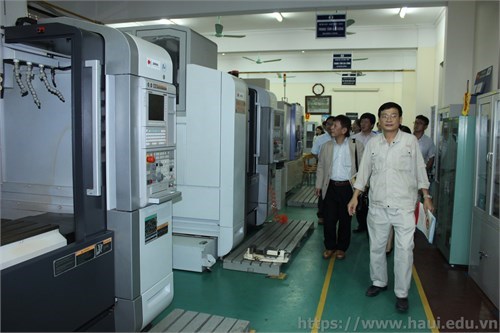 Mitsubishi UFJ Research and Consulting Co., Ltd. paid a working visit to HaUI.