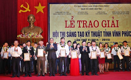 TS. Trịnh Trọng Chưởng nhận giải Nhì - Hội thi Sáng tạo kỹ thuật tỉnh Vĩnh Phúc lần thứ V (2014-2015)