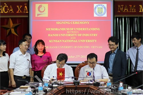The signing ceremony with Kunsan National University