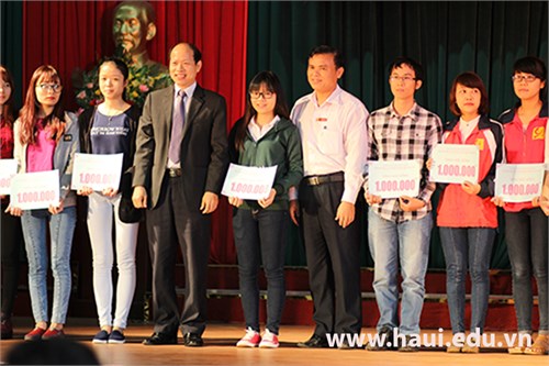 Lễ tổng kết và trao học bổng khuyến học “Nguyễn Thanh Bình” năm học 2014-2015