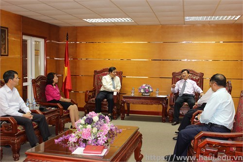 Rector of Guilin University of Electronic Technology pays a visit to HaUI