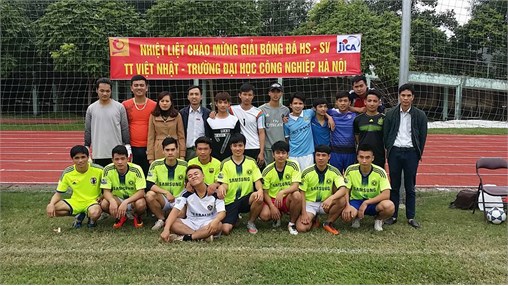 Trung tâm Việt - Nhật giành huy chương bạc giải bóng đá CBVC- HSSV năm 2015