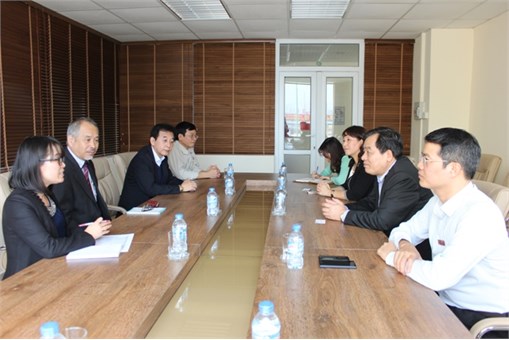 Chuyên gia về phương pháp CUDBAS đến công tác tại trường