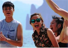 Dã ngoại Vân Đôn, những cảm xúc tuyệt đẹp của cuộc đời làm sinh viên York St John