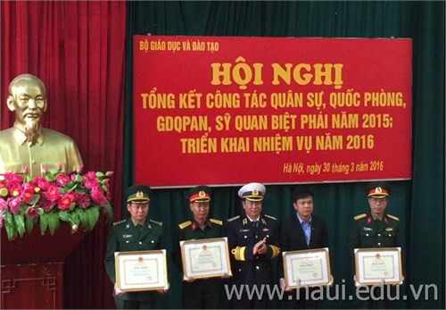 Trung tâm Giáo dục Quốc phòng và An ninh Trường Đại học Công nghiệp Hà Nội nhận Bằng khen của Bộ trưởng Bộ Giáo dục và đào tạo về công tác giáo dục quốc phòng, an ninh