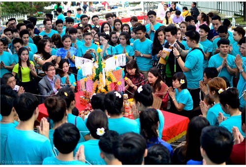Vui Tết cổ truyền Bunpimay 2559 (CHDCND Lào) tại Đại học Công nghiệp Hà Nội