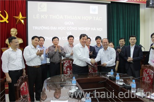The signing ceremony on cooperation agreement between Hanoi University of Industry and VietNam – Korea Vocational College of Technology