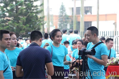 Course- ending ceremony and certificate awarding ceremony for Laotian students at Hanoi University of Industry