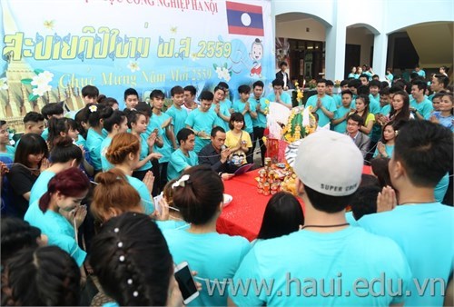 Course- ending ceremony and certificate awarding ceremony for Laotian students at Hanoi University of Industry
