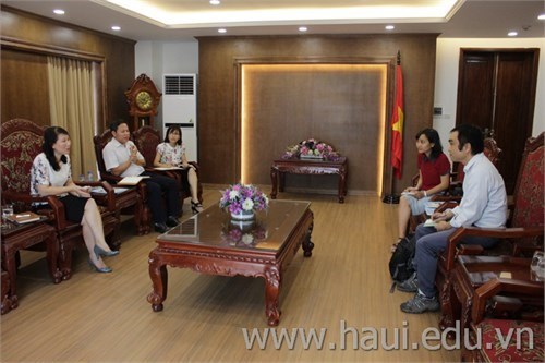 Representatives of Saitama Support Desk Company visit HaUI