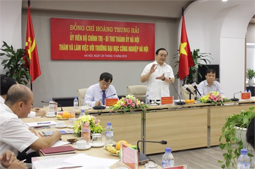 Bí thư Thành ủy Hà Nội Hoàng Trung Hải thăm và làm việc tại Trường Đại học Công nghiệp Hà Nội