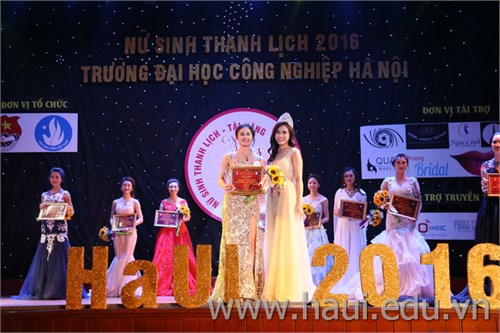 Chung kết cuộc thi `Nữ sinh thanh lịch` năm 2016