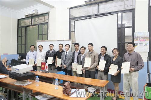 Hội thảo `Đào tạo ứng dụng và bảo dưỡng máy cắt dây xung điện`