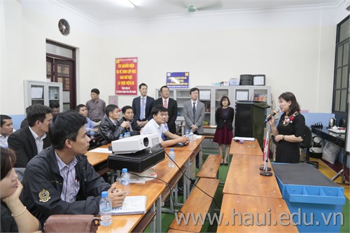 Hội thảo `Đào tạo ứng dụng và bảo dưỡng máy cắt dây xung điện`