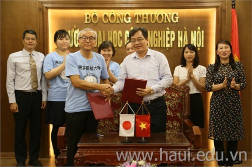 Signing the memorandum of cooperation with Tokyo University of Social Welfare (Japan)