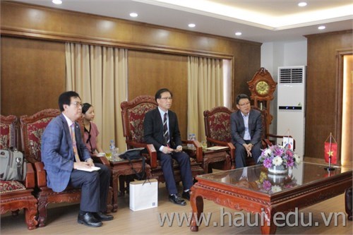 Kunjang College paid a visit to Hanoi University of Industry