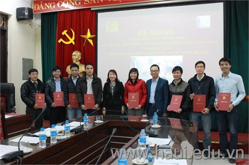 Closing ceremony of the course on Programming Techniques and CNC Operation for Hanoi College of Electronic and Electro - Refrigeratory Technics (CEET)