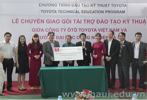 Haui Receives “Technical Education Support Package” of Toyota Motor Vietnam