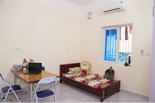 Phục vụ ăn ở trong trong dịp đón tân sinh viên năm 2016 tại Trung tâm Quản lý Ký túc xá