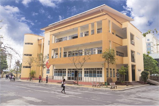 Phục vụ ăn ở trong trong dịp đón tân sinh viên năm 2016 tại Trung tâm Quản lý Ký túc xá