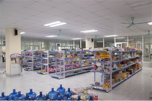 Phục vụ ăn ở trong trong dịp đón tân sinh viên năm 2016 tại Trung tâm Quản lý Ký túc xá