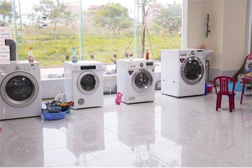 Phục vụ ăn ở trong trong dịp đón tân sinh viên năm 2016 tại Trung tâm Quản lý Ký túc xá