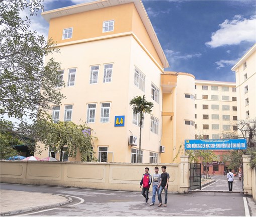 Phục vụ ăn ở trong trong dịp đón tân sinh viên năm 2016 tại Trung tâm Quản lý Ký túc xá