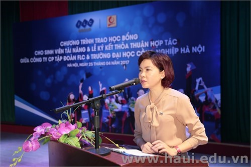 Scholarship Award and Cooperation Agreement Signing Ceremony Between FLC Group and Hanoi University of Industry